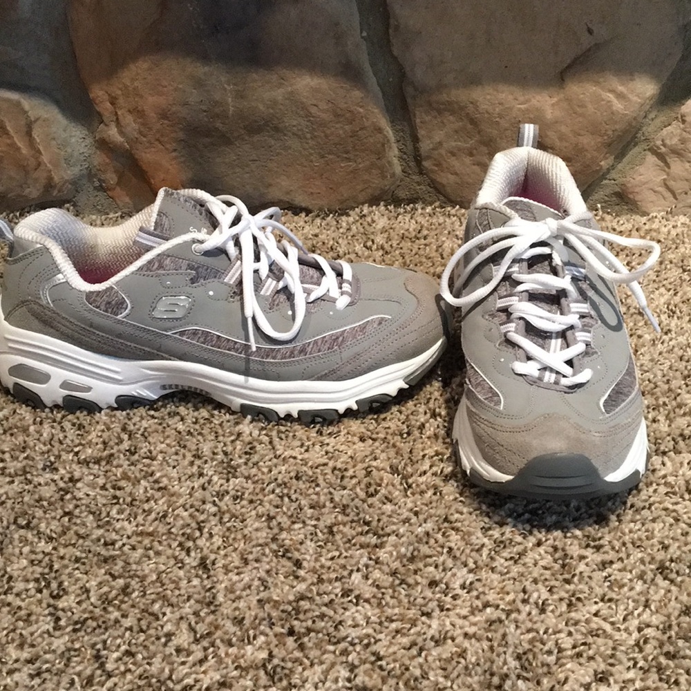 Sketchers size 10.  Only worn a few times